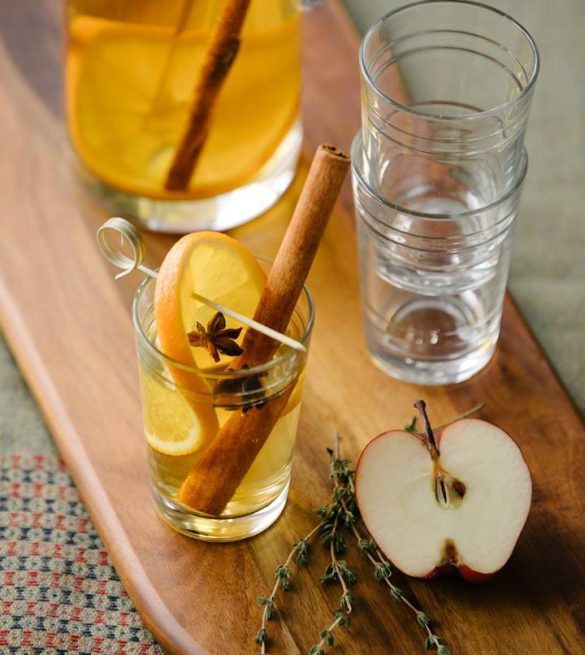 Spicy apple juice cocktail with cinnamon, cloves and anise