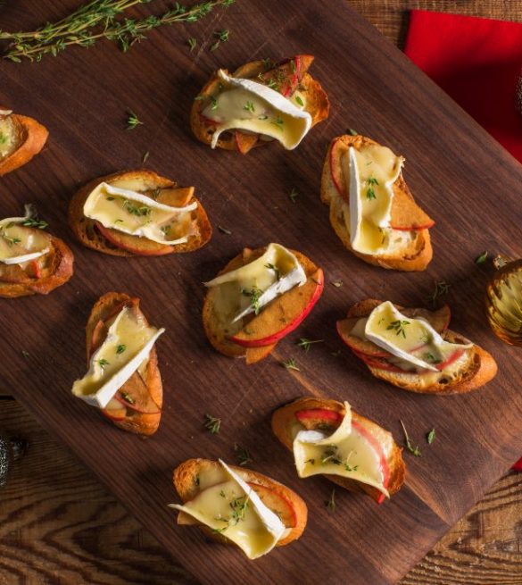 Apple and Brie Crostini Wreath