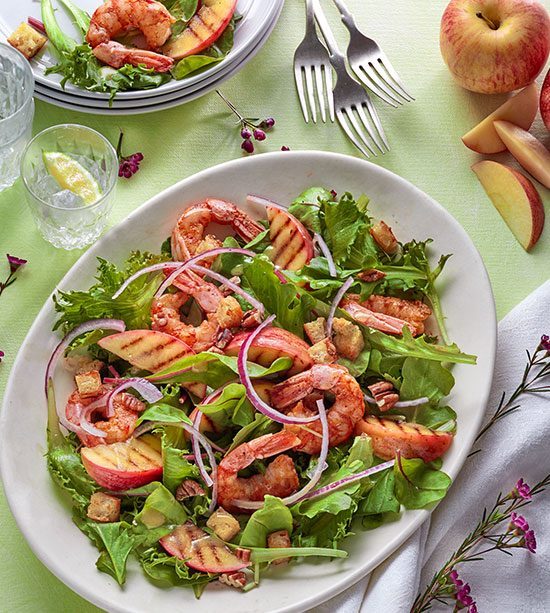 Salade tiède de pommes grillées et crevettes d’Argentine
