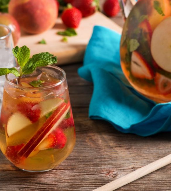 Sangria glacée à la pêche et aux pommes