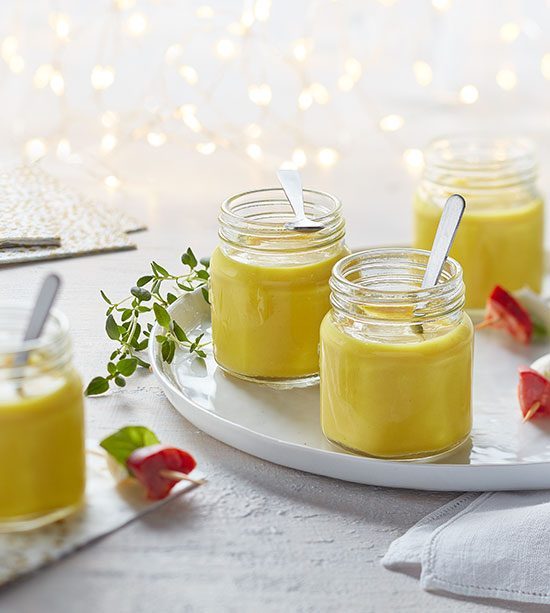 Potage crémeux aux pommes et chou-fleur et mini-brochettes de chorizo